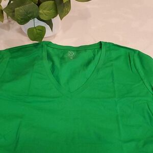 NWT NY&Co Short Sleeved V Neck T